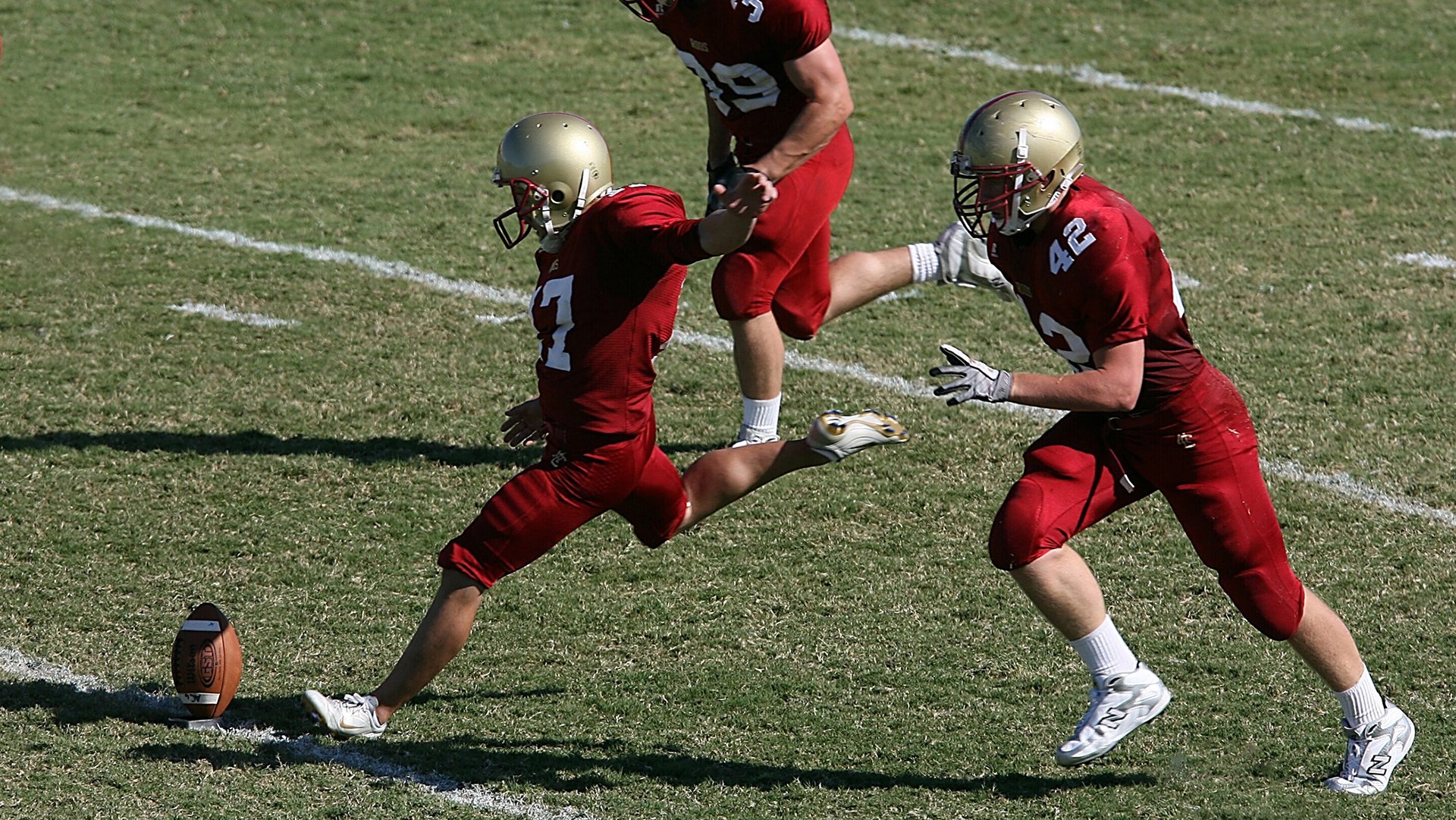 “英超冠军争夺战持续升温，战况异常激烈”，英超 联赛冠军